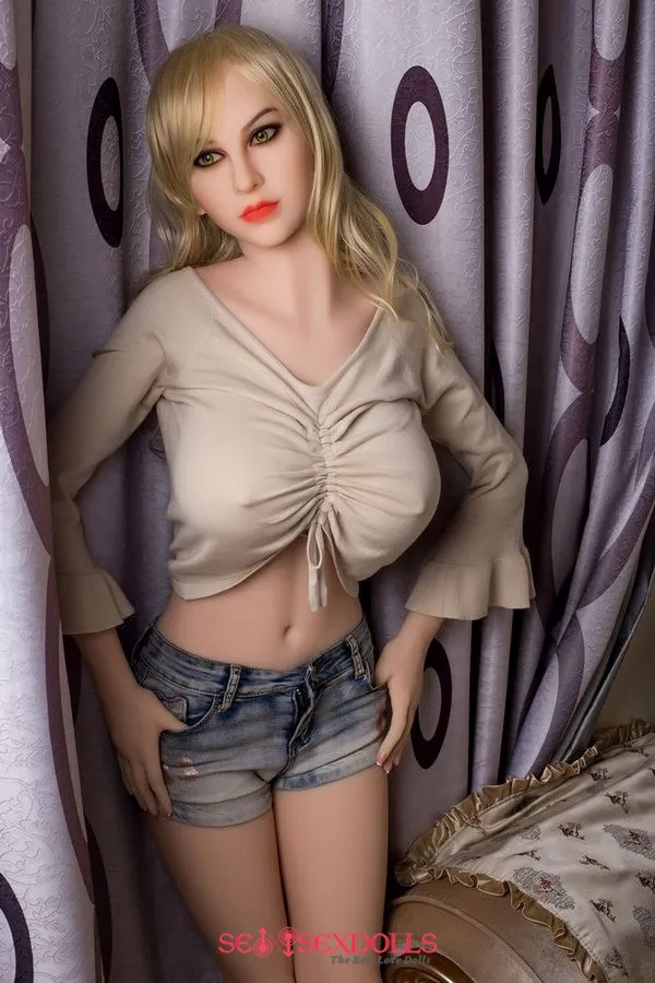 my curvy sex doll