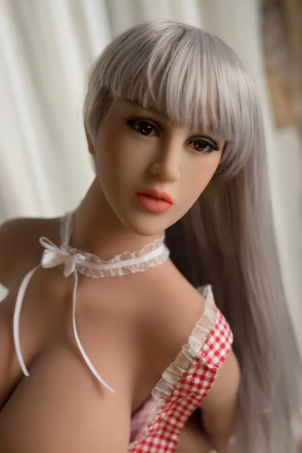 roxanne sex doll in action